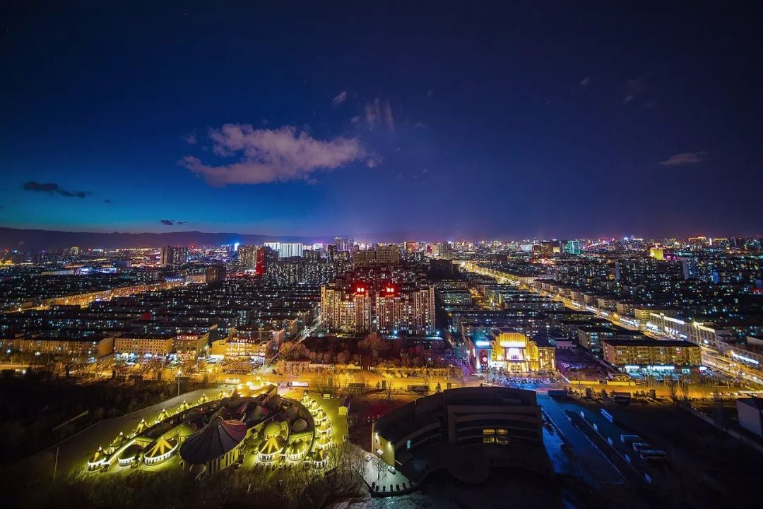 呼和浩特，草原之都的自信之源与励志故事